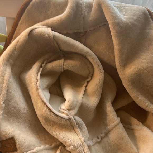 COPY - VINTAGE CALAFATE SHEEPSKIN SHERPA COAT! - Picture 8 of 8